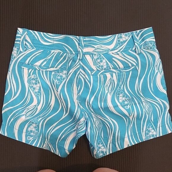Lilly Pulitzer Callahan shorts  - Picture 4 of 6